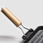 Bistecchiera ghisa quadrata griglia antiaderente manico legno piastra 24x24 cm - immagine 7