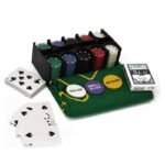 Set completo da Poker 200 Fiches 2 mazzi carte Scatola Metallo Tappetino Gioco - immagine 5