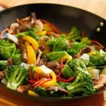 Wok Padella Alta diametro 28 cm acciaio brunito antiaderente manico in legno - immagine 2